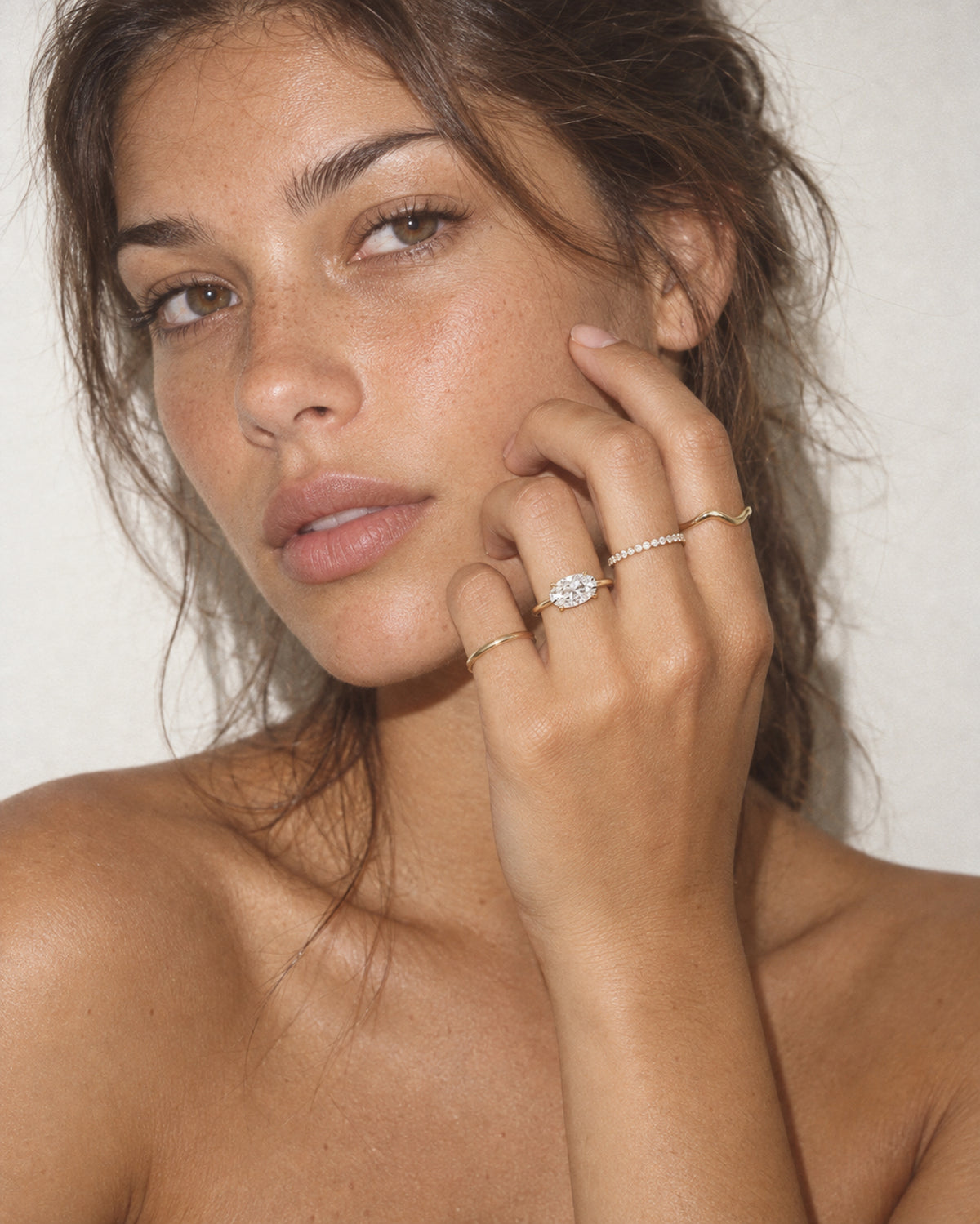 Mara East West Diamond Ring in Gold