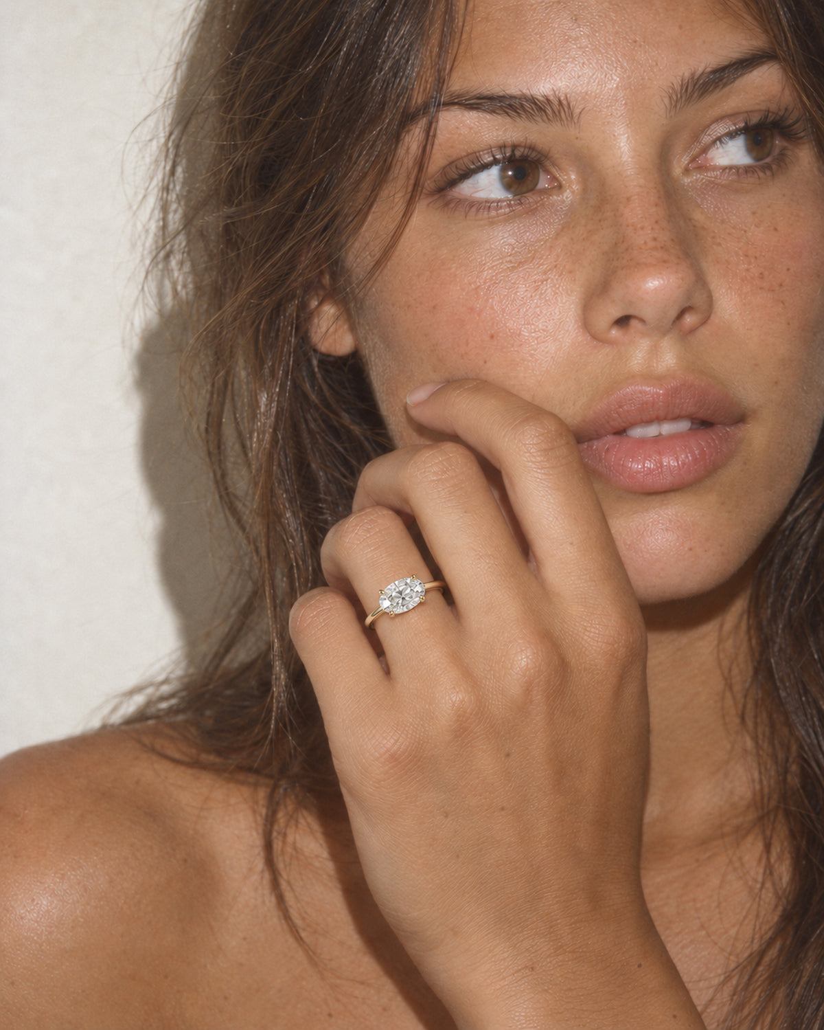 Mara East West Diamond Ring in Gold